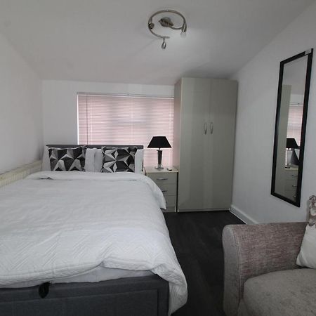 Studio 2 Min Walk To Upton Park Station Londyn Zewnętrze zdjęcie