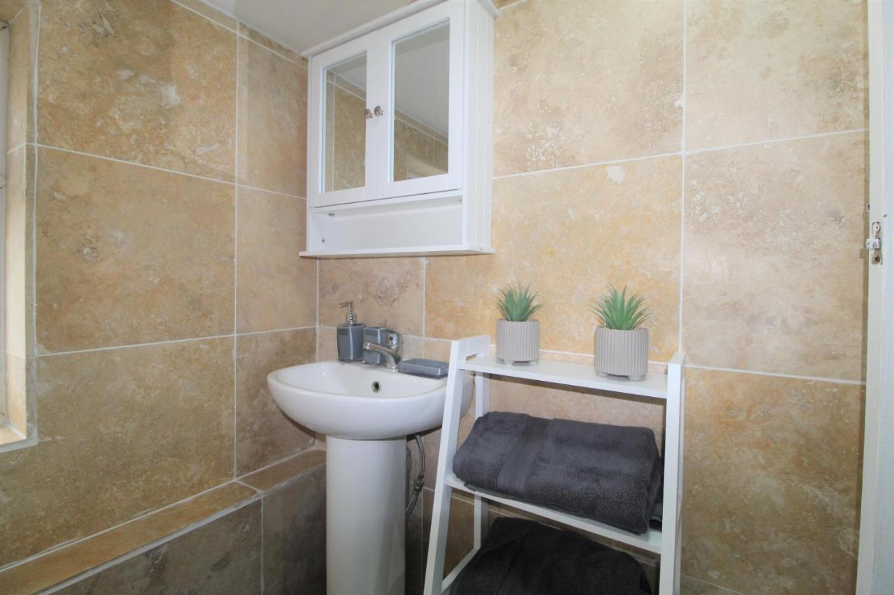 Studio 2 Min Walk To Upton Park Station Londyn Zewnętrze zdjęcie