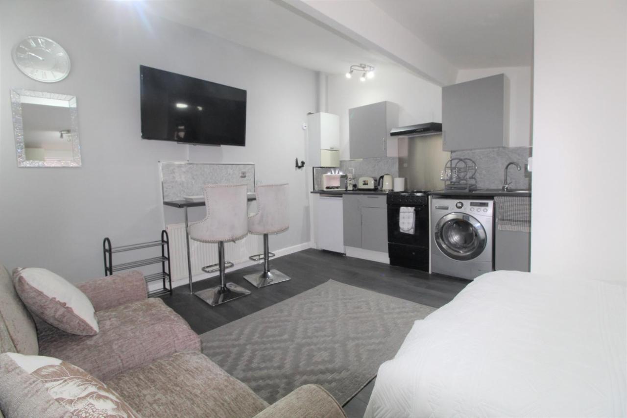 Studio 2 Min Walk To Upton Park Station Londyn Zewnętrze zdjęcie